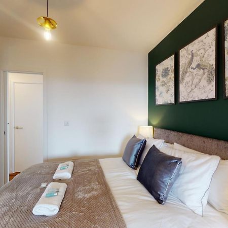 Studio Apartment With 65" Smart Tv Newport  Buitenkant foto