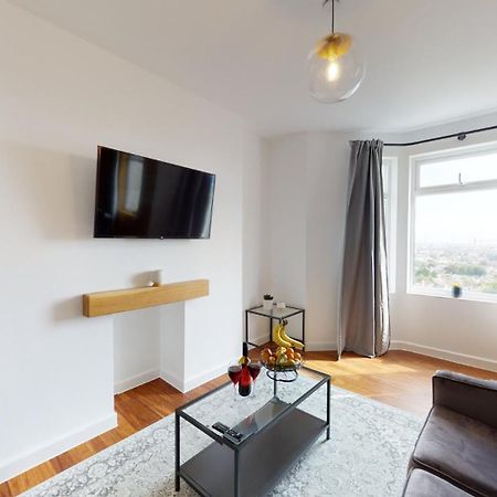 Studio Apartment With 65" Smart Tv Newport  Buitenkant foto