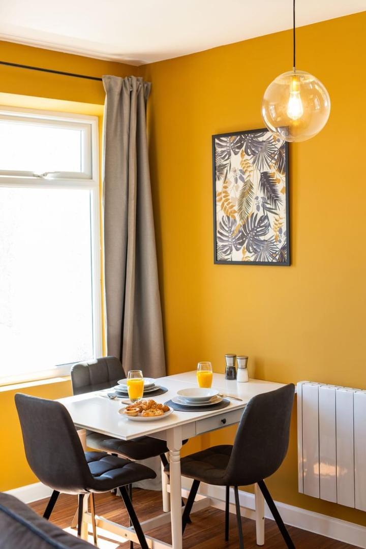 Studio Apartment With 65" Smart Tv Newport  Buitenkant foto