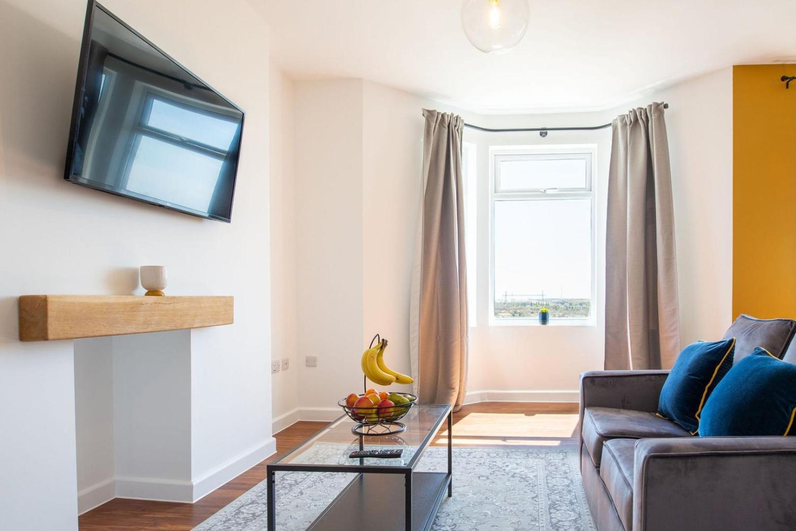 Studio Apartment With 65" Smart Tv Newport  Buitenkant foto