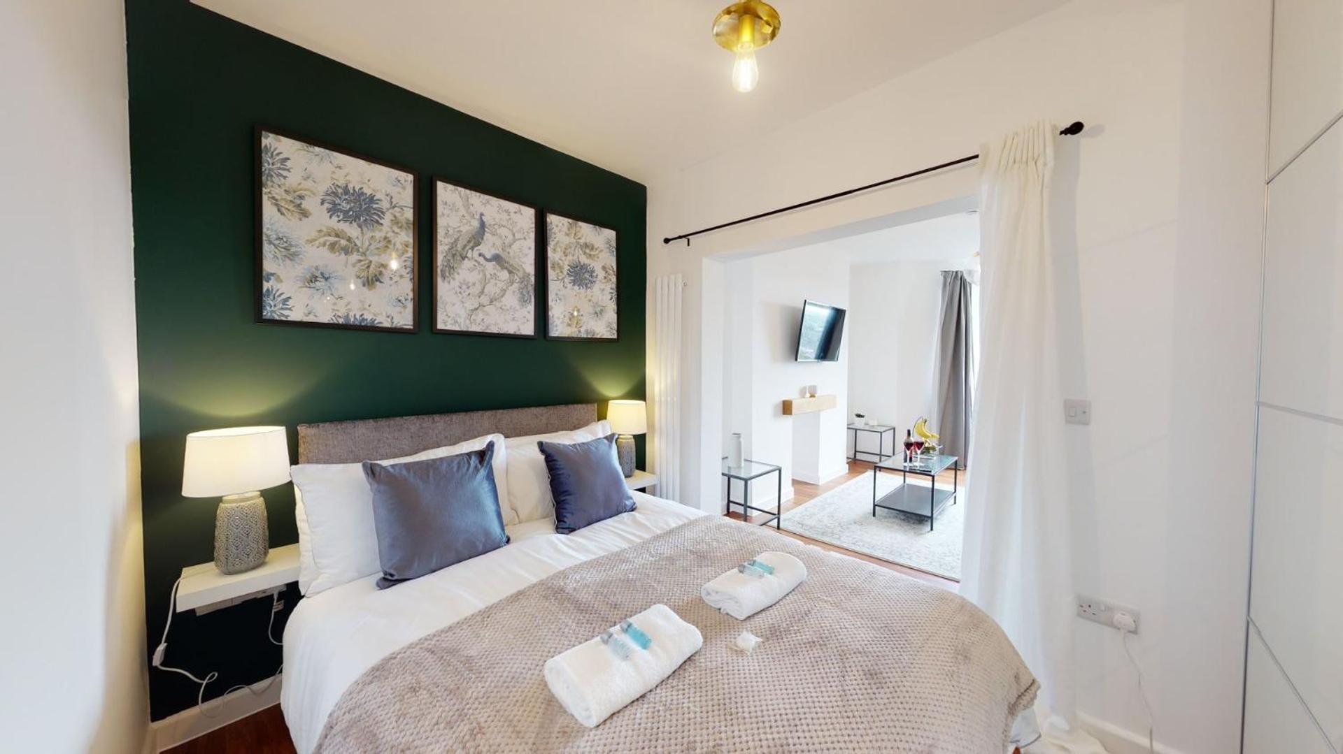 Studio Apartment With 65" Smart Tv Newport  Buitenkant foto