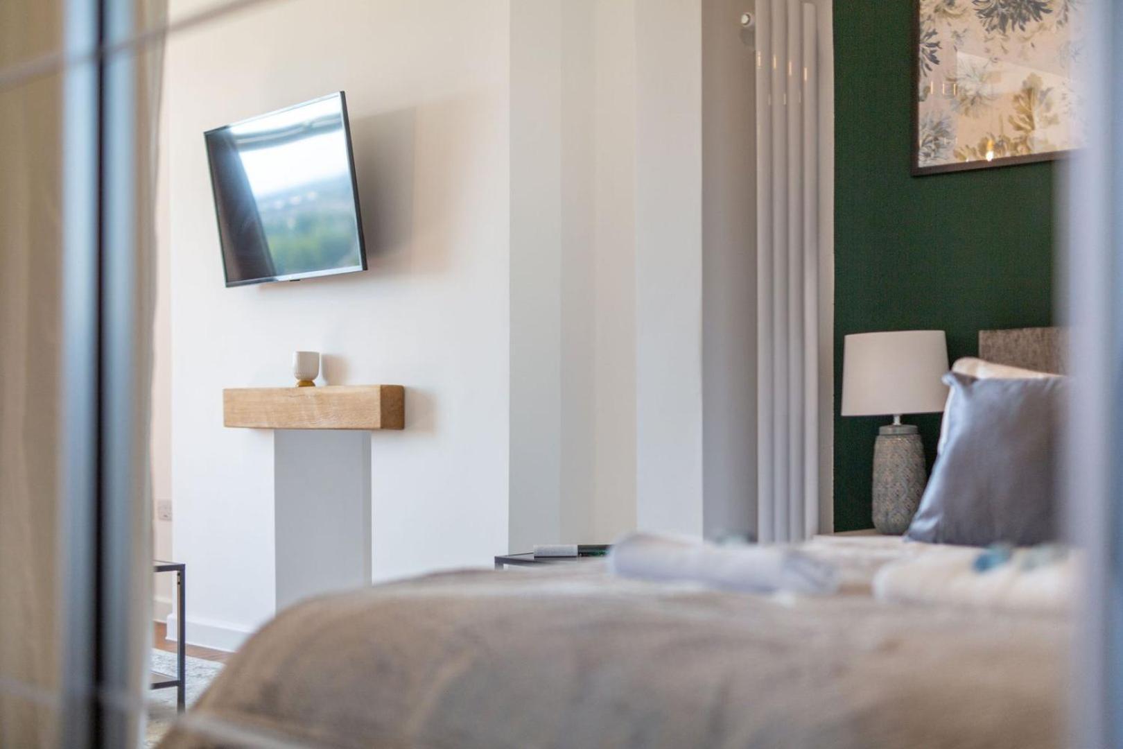 Studio Apartment With 65" Smart Tv Newport  Buitenkant foto