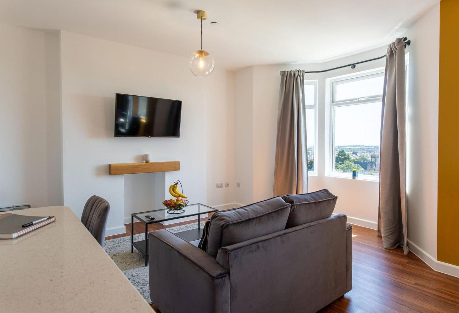 Studio Apartment With 65" Smart Tv Newport  Buitenkant foto