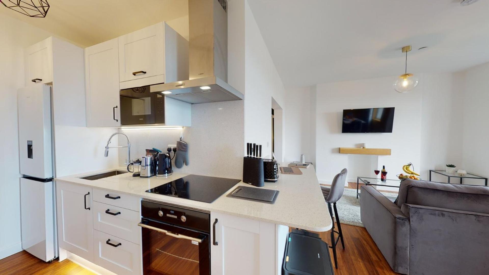 Studio Apartment With 65" Smart Tv Newport  Buitenkant foto