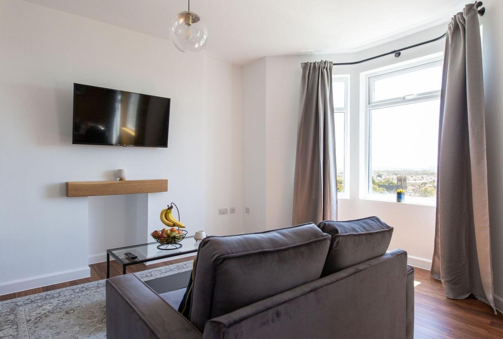 Studio Apartment With 65" Smart Tv Newport  Buitenkant foto