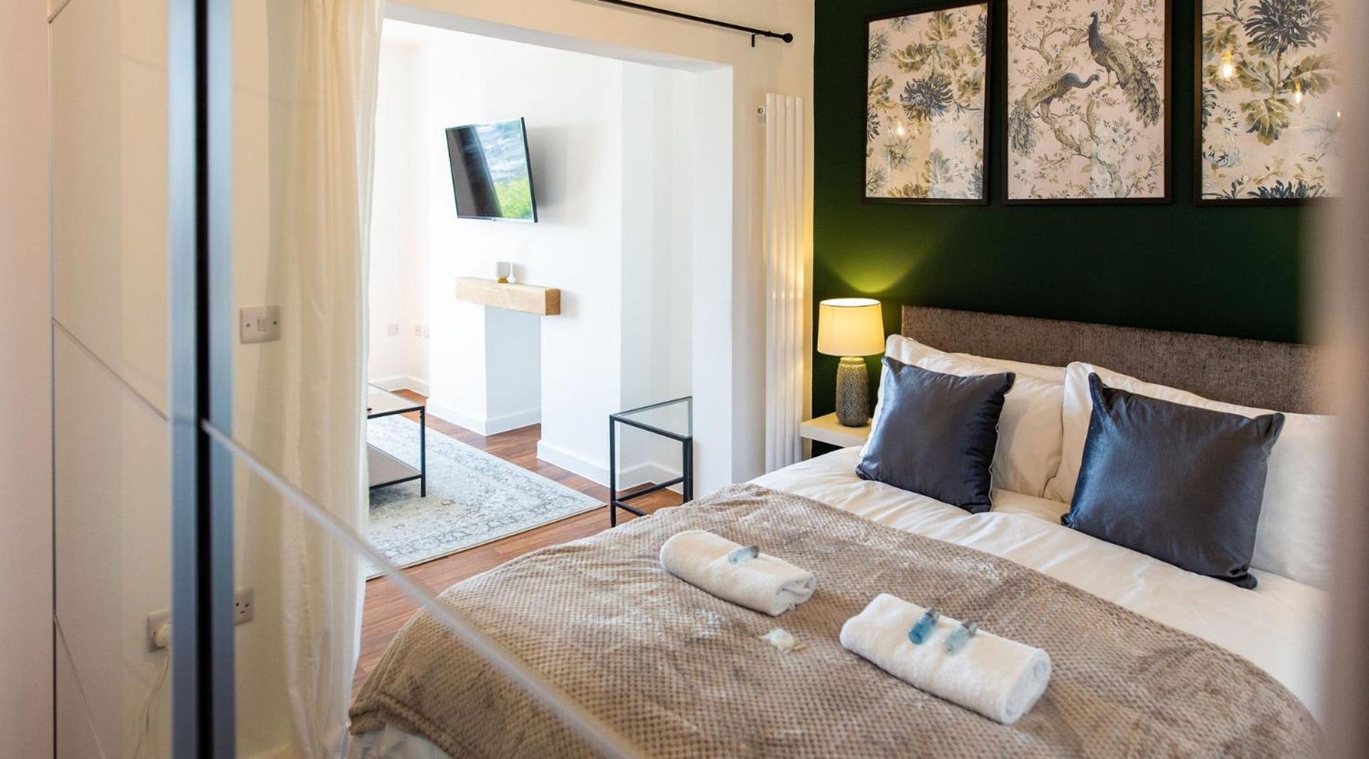 Studio Apartment With 65" Smart Tv Newport  Buitenkant foto